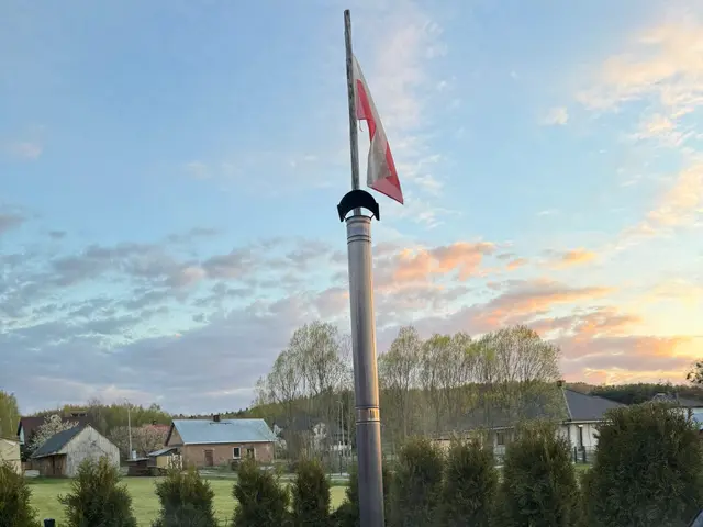 Balia napełniona wodą z włączonym aeromasażem, gotowa dla gości